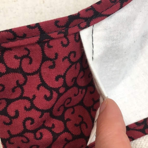 Red/black Swirl Fitted Fabric Face mask pocket - Picture 4 of 11